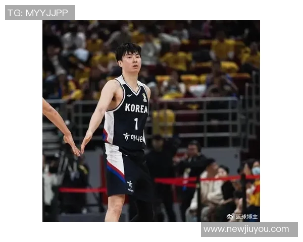 李贤重狂砍33分14篮板赛前准备充分解说员称其为比赛关键人物